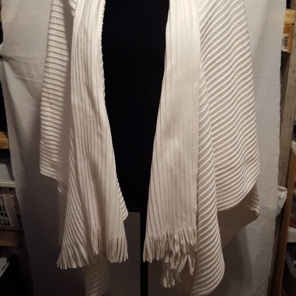 large Coldwater Creek cream color shaw - Picture 3 of 6